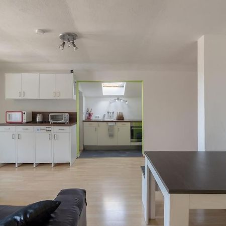 Lovely Spacious 3Room Loft Under Roof-100M2-Touristarea Rauth المظهر الخارجي الصورة