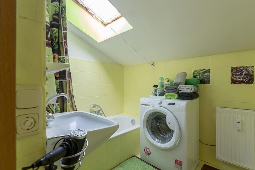 Lovely Spacious 3Room Loft Under Roof-100M2-Touristarea Rauth المظهر الخارجي الصورة