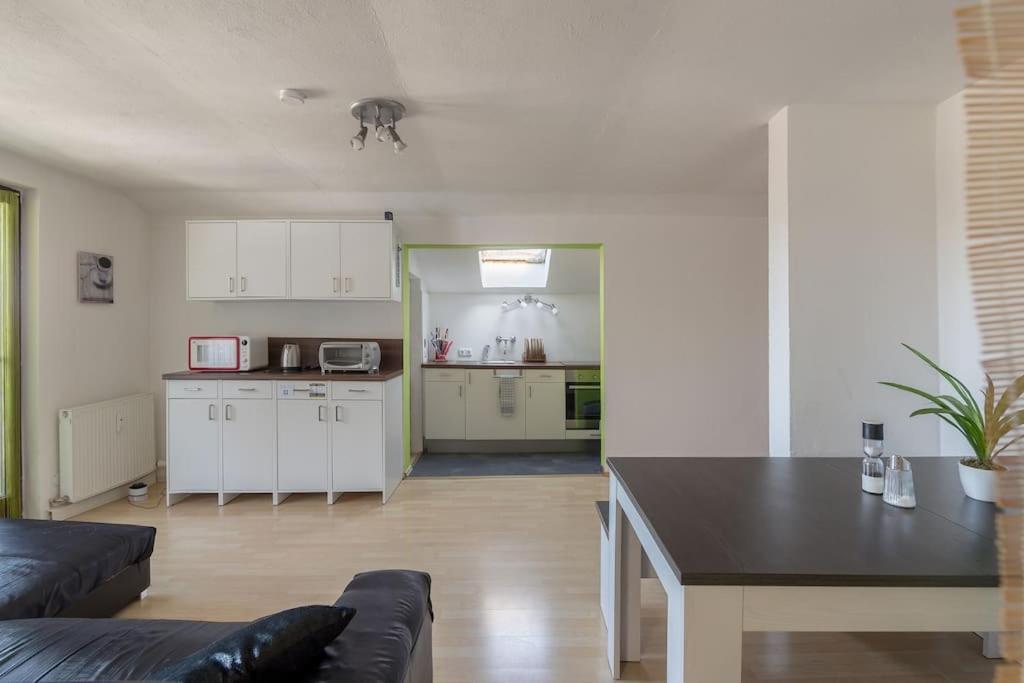Lovely Spacious 3Room Loft Under Roof-100M2-Touristarea Rauth المظهر الخارجي الصورة
