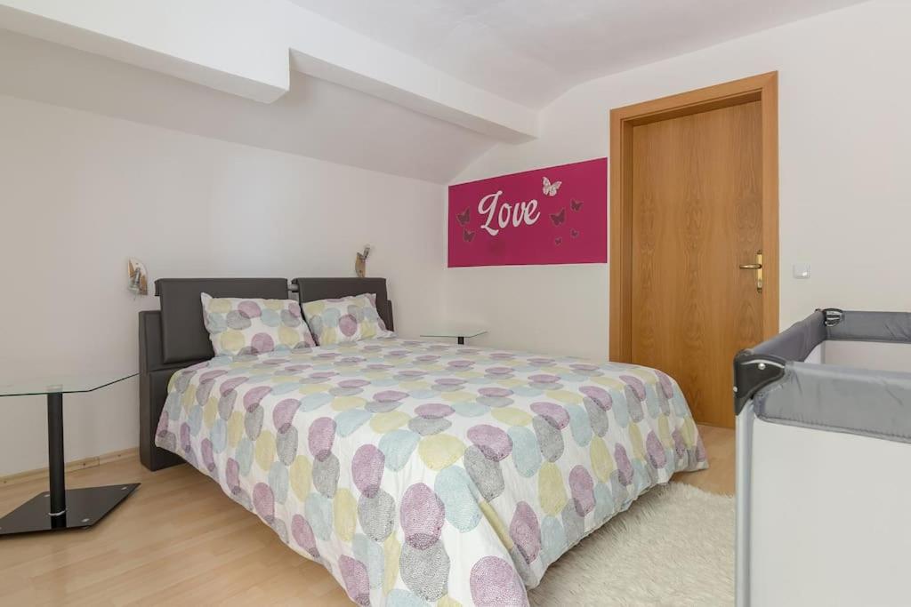 Lovely Spacious 3Room Loft Under Roof-100M2-Touristarea Rauth المظهر الخارجي الصورة